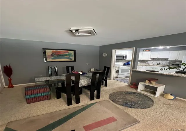 Listing Photo 3 - Condo for sale in building located at 555 Townsend St, Birmingham, MI 48009 - Unit #203
