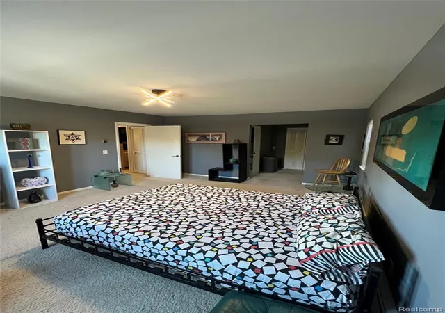 Listing Photo 2 - Condo for sale in building located at 555 Townsend St, Birmingham, MI 48009 - Unit #203