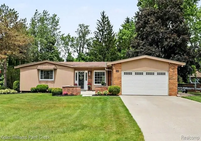 Homes for sale in Lake Orion, MI | 2404 Browning Dr, Lake Orion, MI 48360 | MLS# 61003629