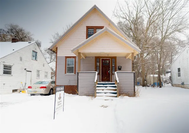 Photo 1 of Single Family Residence at 1522 Robertson Ave, Lansing, MI 48915 | MLS# 70521120 | | Sold on 2026-05-15