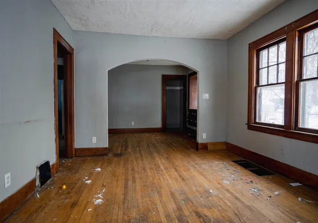 Photo 2 of Single Family Residence at 1522 Robertson Ave, Lansing, MI 48915 | MLS# 70521120 | | Sold on 2026-05-15