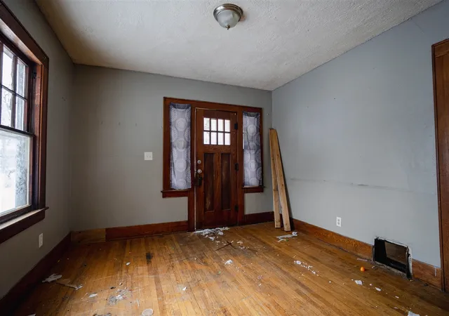 Photo 3 of Single Family Residence at 1522 Robertson Ave, Lansing, MI 48915 | MLS# 70521120 | | Sold on 2026-05-15