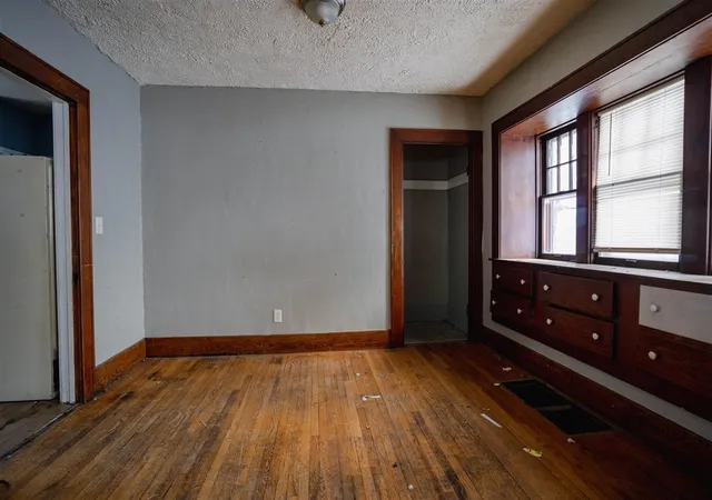 Photo 4 of Single Family Residence at 1522 Robertson Ave, Lansing, MI 48915 | MLS# 70521120 | | Sold on 2026-05-15
