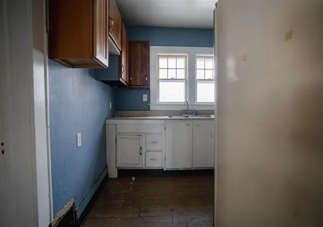 Photo 5 of Single Family Residence at 1522 Robertson Ave, Lansing, MI 48915 | MLS# 70521120 | | Sold on 2026-05-15