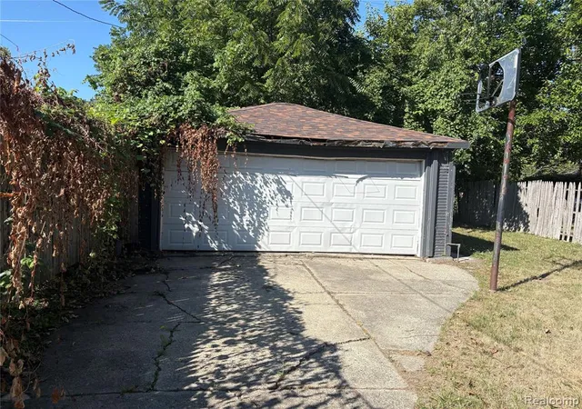Photo 2 of Single family home for sale at 5791 Whittier St, Detroit, MI 48224 2635 | MLS# 61025799 | Listing updated on 2026-08-31