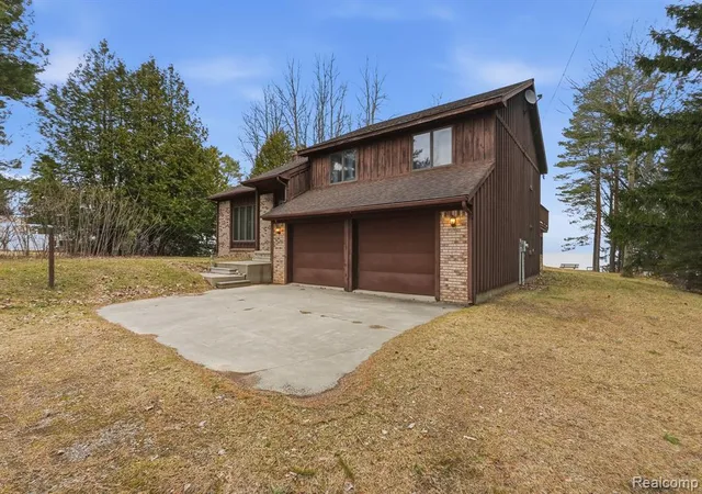 Homes for sale in Deckerville, MI | 5436 N Lakeshore Rd, Deckerville, MI 48427 9629 | MLS# 60980058