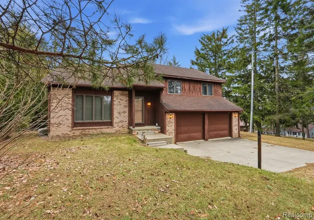 Homes for sale in Deckerville, MI | 5436 N Lakeshore Rd, Deckerville, MI 48427 9629 | MLS# 60980058
