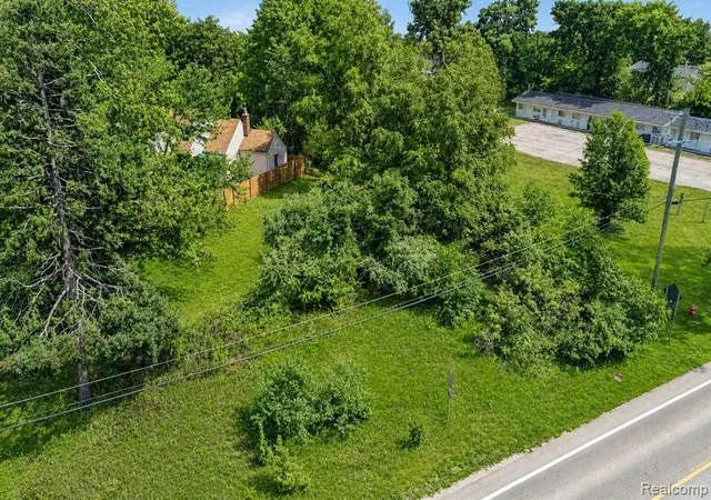 5th image of 42920 W 14 Mile Rd, Walled Lake, MI 48390 | MLS# 61018016