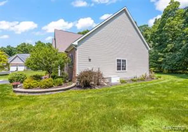 Homes for sale in Grand Blanc, MI | 10182 Edgewood Dr, Grand Blanc, MI 48439 | MLS# 61009689