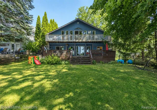 1st image of 3235 Mccormick Dr, Waterford, MI 48328 | MLS# 61019246