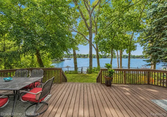 Photo 5 of Single family home for sale at 3235 Mccormick Dr, Waterford, MI 48328 | MLS# 61019246 | Listing updated on 2026-09-06