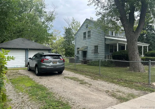 Photo 3 of Sale Pending at 2602 N Chevrolet Ave, Flint, MI 48504 2846 | MLS# 61025444 | Listing updated on 2026-09-14