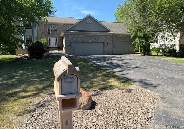 Photo 3 of Single family home for sale at 8318 Ml Pointe Ct, Goodrich, MI 48438 9313 | MLS# 60998093 | Listing updated on 2026-08-29