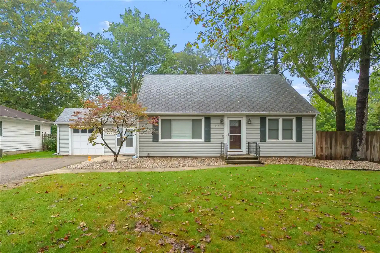 Photo 1 of Single family home for sale at 910 Farrell Ave, Kalamazoo, MI 49006 | MLS# 70559818 | Listing updated on 2026-10-21
