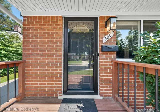 Photo 3 of Sale Pending at 300 W Yale Ave, Pontiac, MI 48340 1753 | MLS# 61009325 | Listing updated on 2026-09-09