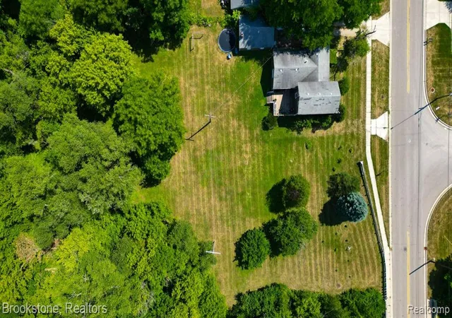Photo 21 of Sale Pending at 211 E Oregon St, Lapeer, MI 48446 | MLS# 61019805 | Listing updated on 2026-08-17
