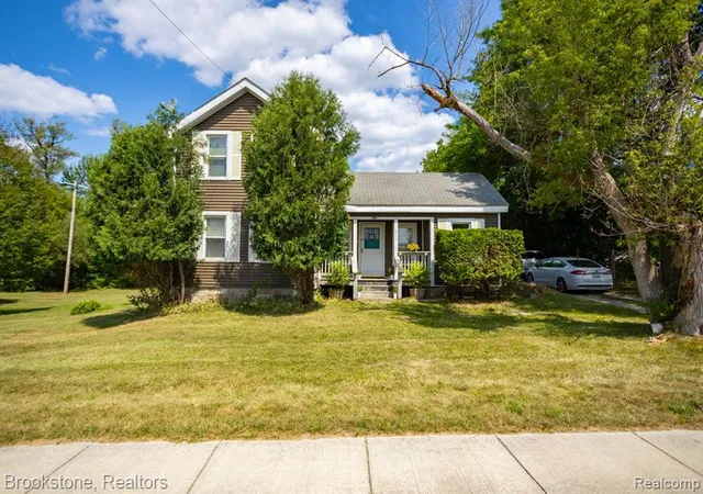Photo 2 of Sale Pending at 211 E Oregon St, Lapeer, MI 48446 | MLS# 61019805 | Listing updated on 2026-08-17