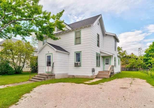 Homes for sale in Manistique, MI | 514 Michigan Ave, Manistique, MI 49854 | MLS# 50211720