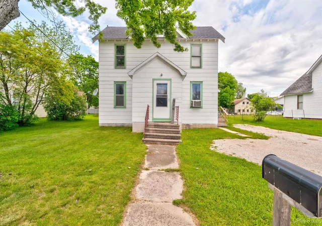 Homes for sale in Manistique, MI | 514 Michigan Ave, Manistique, MI 49854 | MLS# 50211720