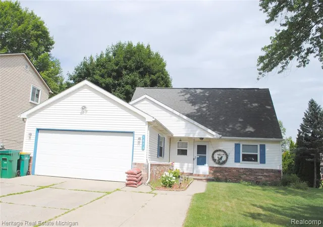 Homes for sale in Brighton, MI | 1673 Woodlake Circle, Brighton, MI 48116 | MLS# 61009625