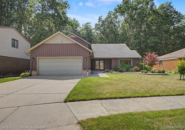 Homes for sale in Riverview, MI | 17620 Fox Glen Dr, Riverview, MI 48193 | MLS# 61009449