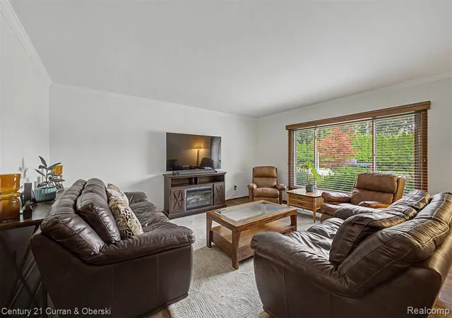 Homes for sale in Riverview, MI | 17620 Fox Glen Dr, Riverview, MI 48193 | MLS# 61009449