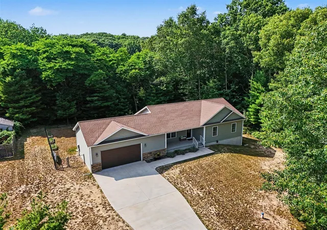 3rd image of 2047 N Lakeshore Dr, Ludington, MI 49431 | MLS# 70554509