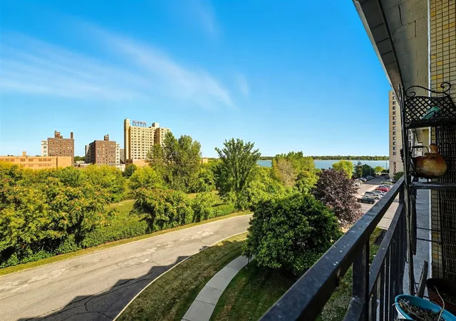 25th image of 8300 E Jefferson Ave #406, Detroit, MI 48214 | MLS# 70493274