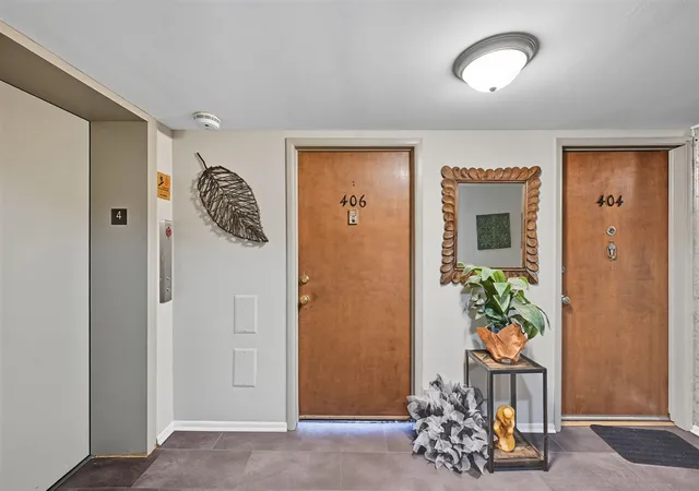 4th image of 8300 E Jefferson Ave #406, Detroit, MI 48214 | MLS# 70493274