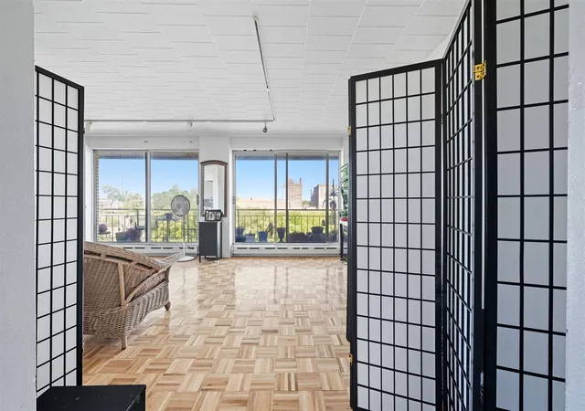 5th image of 8300 E Jefferson Ave #406, Detroit, MI 48214 | MLS# 70493274