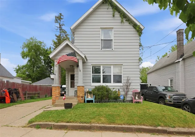Homes for sale in Grand Rapids, MI | 1121 Crosby St, Grand Rapids, MI 49504 | MLS# 70533948