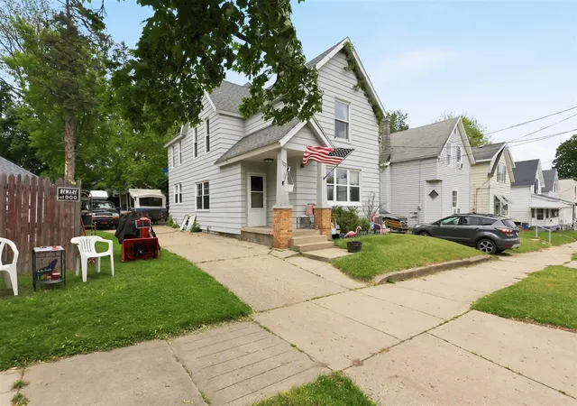 Homes for sale in Grand Rapids, MI | 1121 Crosby St, Grand Rapids, MI 49504 | MLS# 70533948