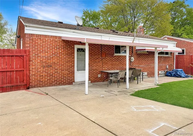 Homes for sale in Melvindale, MI | 3511 Elizabeth St, Melvindale, MI 48122 1161 | MLS# 60962416