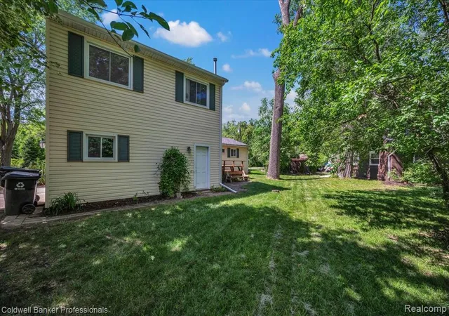 Photo 2 of Sale Pending at 470 Oak Grv Dr, Lake Orion, MI 48362 1876 | MLS# 61003131 | Listing updated on 2026-10-29
