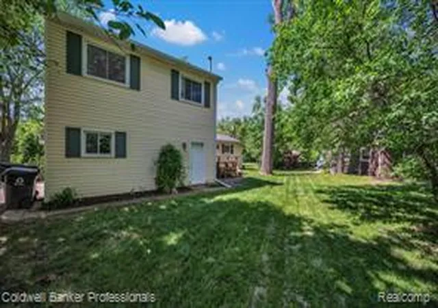 Homes for sale in Lake Orion, MI | 470 Oak Grove Dr, Lake Orion, MI 48362 | MLS# 61003131