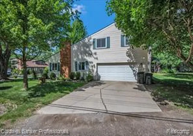 Homes for sale in Lake Orion, MI | 470 Oak Grove Dr, Lake Orion, MI 48362 | MLS# 61003131
