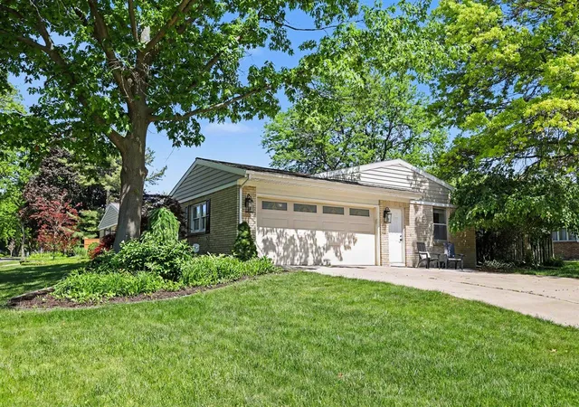 Homes for sale in Grand Rapids, MI | 2601 Barfield Dr, Grand Rapids, MI 49546 | MLS# 70535359
