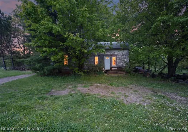 Homes for sale in Pleasant Lake, MI | 4658 E Territorial Rd, Pleasant Lake, MI 49272 | MLS# 60996076
