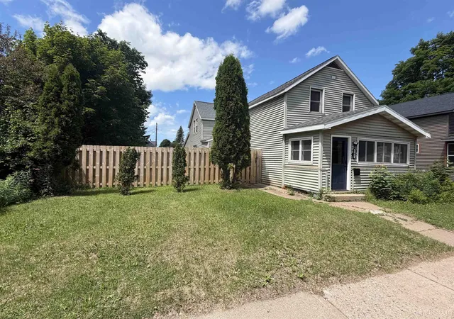 Homes for sale in Negaunee, MI | 107 E Peck St, Negaunee, MI 49866 | MLS# 50212778