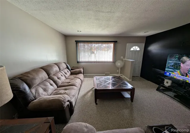 Photo 4 of Single family home for sale at 16318 Wellington Ave, Roseville, MI 48066 2308 | MLS# 60994709 | Listing updated on 2026-09-21