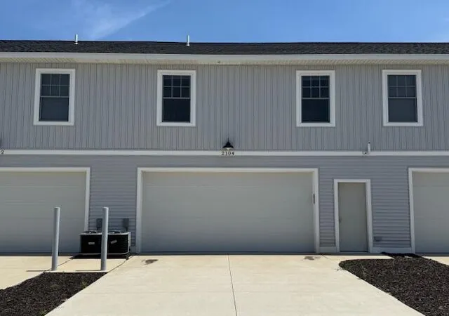 2nd image of 2104 Sherwood Ave, Holland, MI 49423 | MLS# 70482247