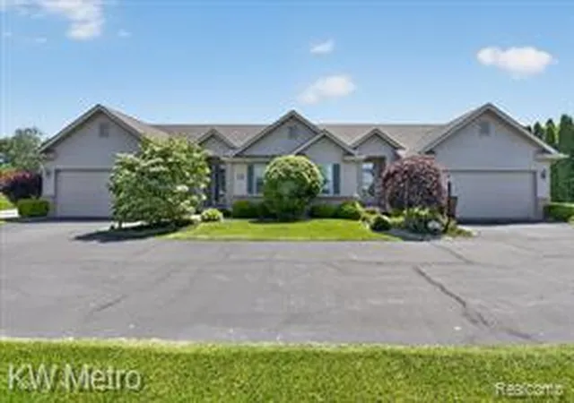 Listing Photo 3 - Condo for sale in building located at 717 Koreys Cir, Blissfield, MI 49228