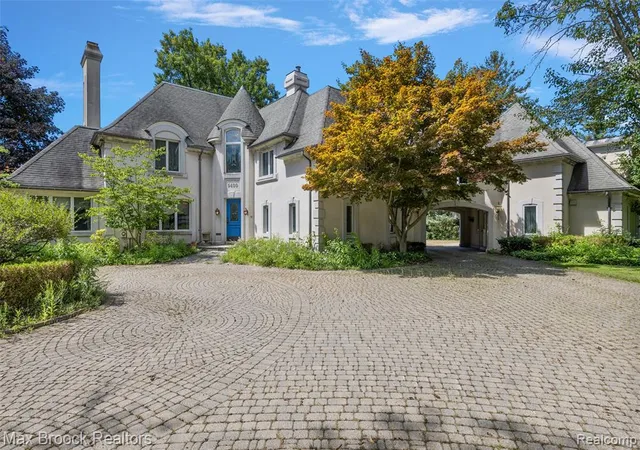 Photo 2 of Sale Pending at 5400 Lane Lake Rd, Bloomfield Hills, MI 48302 2933 | MLS# 61025587 | Listing updated on 2026-09-08