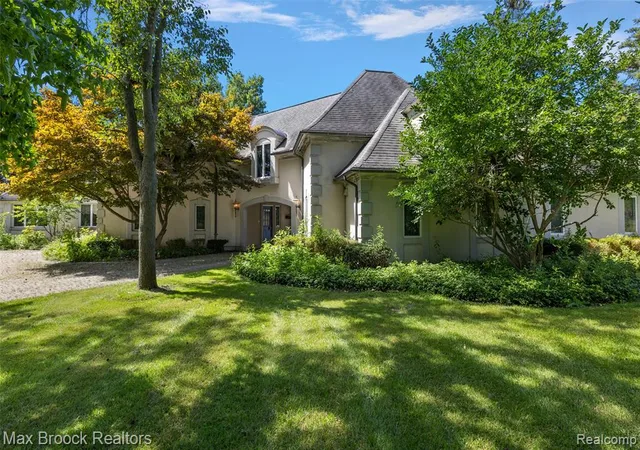 Photo 3 of Sale Pending at 5400 Lane Lake Rd, Bloomfield Hills, MI 48302 2933 | MLS# 61025587 | Listing updated on 2026-09-08