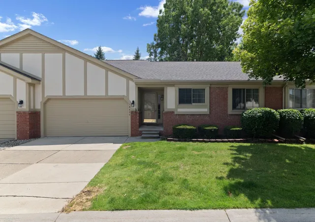 Homes for sale in Clinton Township, MI | 18600 Valleybrook Ln, Clinton Township, MI 48038 | MLS# 50212670
