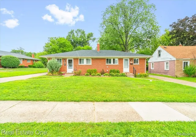 Homes for sale in Garden City, MI | 30624 Krauter St, Garden City, MI 48135 | MLS# 60998104