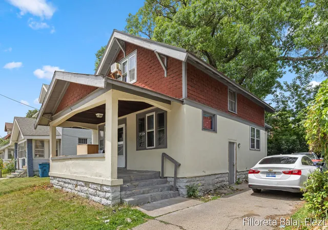 Photo 2 of Single family home for sale at 627 Watkins St, Grand Rapids, MI 49507 | MLS# 70543603 | Listing updated on 2026-07-10