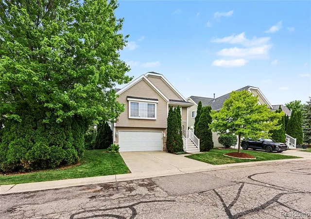 Homes for sale in Clarkston, MI | 4448 Sunflower Cir, Clarkston, MI 48346 | MLS# 61001458