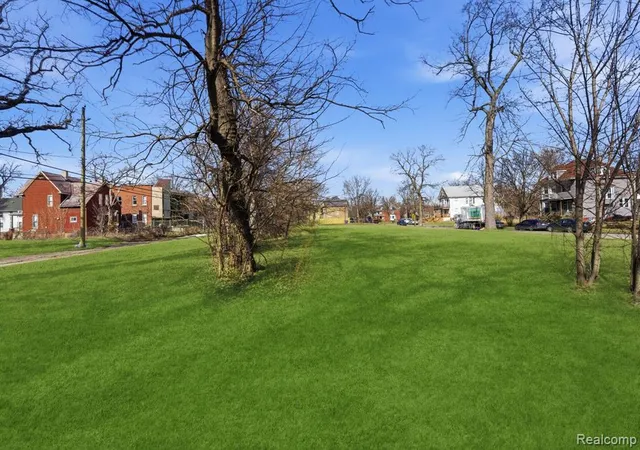 3rd image of 2157 Townsend St, Detroit, MI 48214 | MLS# 60974372