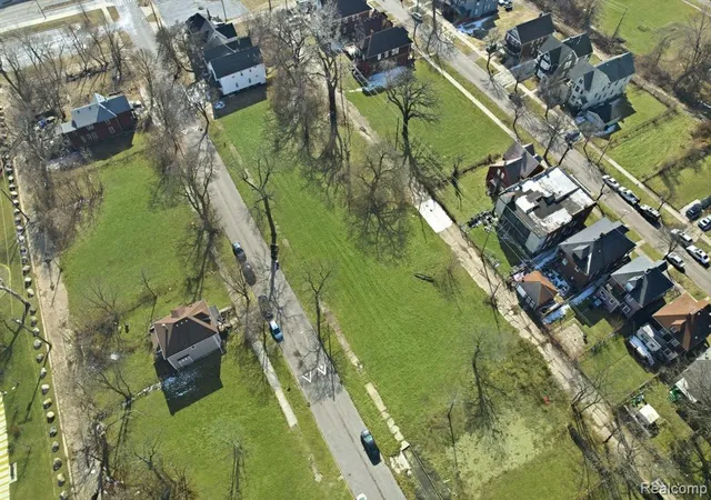 5th image of 2157 Townsend St, Detroit, MI 48214 | MLS# 60974372